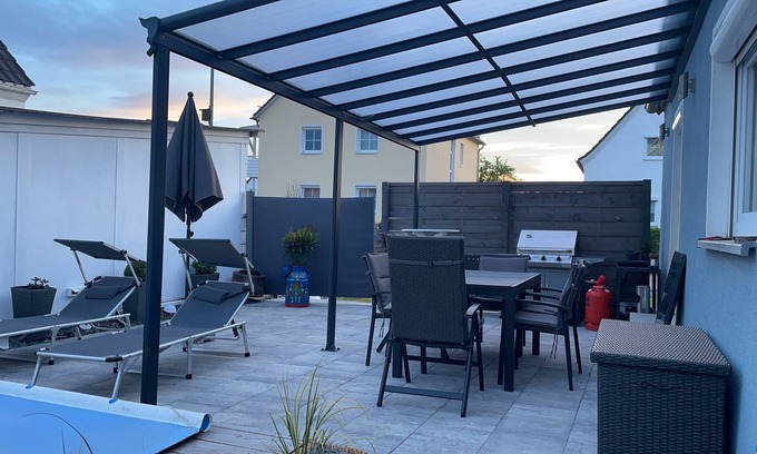 Memmingen Casa | Voll Ausgestattetes Modernes Ferienhaus mit Pool und Garten in Ruhiger Lage