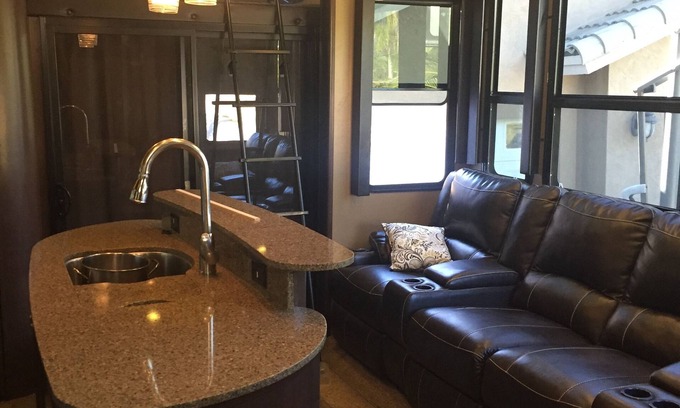 San Diego Country Estates Casa | Voltage 5th wheel Coach "Condo on wheels"