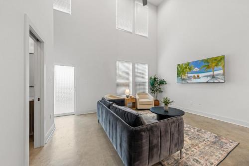 Lafayette Apartamento | Voodoo House KING Bed Garage Fast WiFi 65 Tv