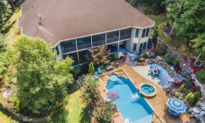 Sevierville Casa | Casa de montaña privada, piscina privada, sala de juegos, sala de teatro, ubicada en 3 acres