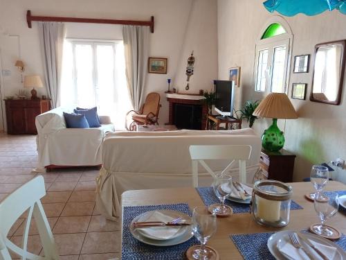 Kilada Casa | Votsalo Summer House by the Beach