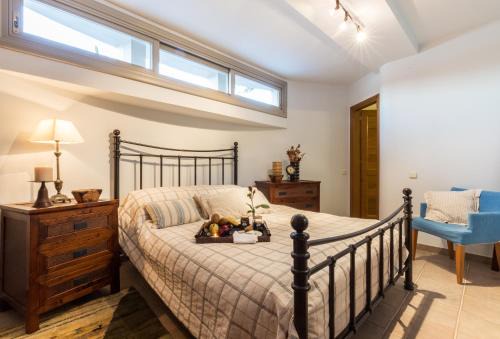Melissopetra Apartamento | Voukamvilia Junior Suite in Epidavros Shared Pool
