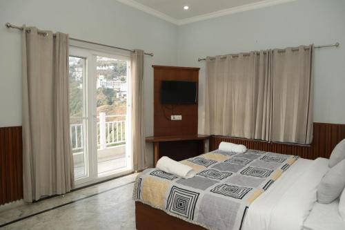 Mussoorie Cama Y Desayuno | Voyager's Cottage - 05 Mins from Mall Road # Own Parking # Mountain View Rooms