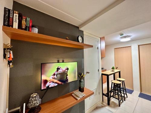 Rosario Hotel | VR Homes Ortigas - 2BR Condo with Free WiFi