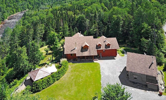 Saint-Brigitte-de-Laval Chalet De Esquí | Vrbo Property