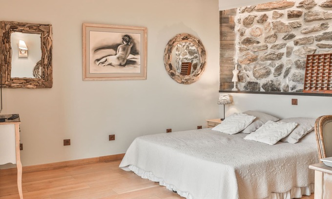 Saint-Laurent-du-Pape Apartamento | Vrbo Property