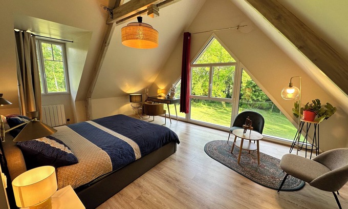 Saint-Ouen-les-Vignes Casa | Vrbo Property