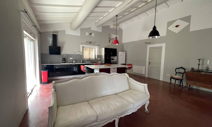 Saint-Martin-de-Crau Casa | Vrbo Property