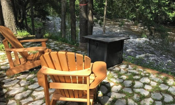 La Haute-Saint-Charles Cama Y Desayuno | Vrbo Property