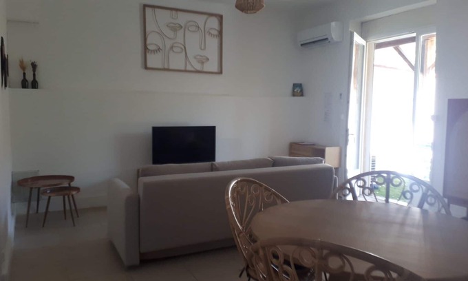 Salin-de-Giraud Apartamento | Vrbo Property
