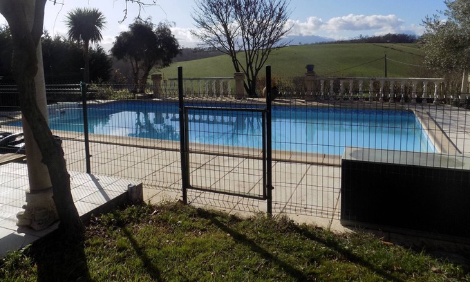 Saux-et-Pomarede Otro | Vrbo Property