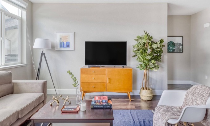 Pleasanton Apartamento | Pleasanton 3BR with Amenities