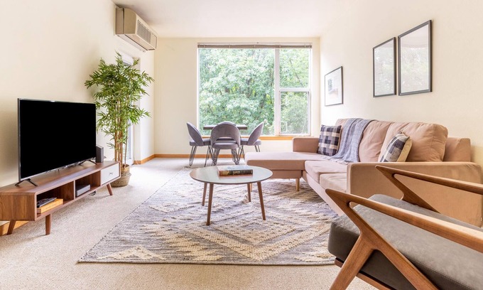 Lloyd District Apartamento | Vrbo Property