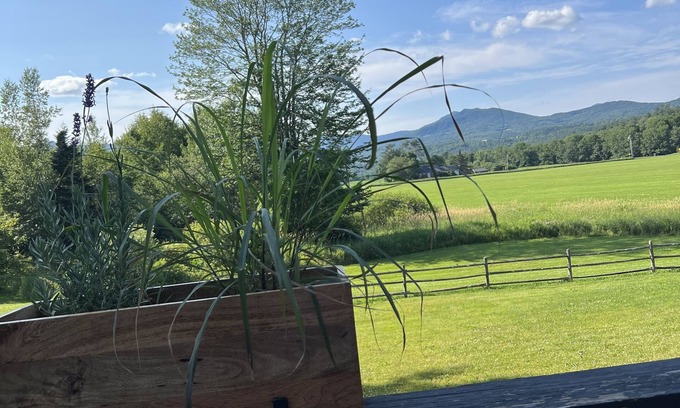 Stowe Area Casa | VT Chique Townhouse, Walk to Rec Path, Breweries & Restaurants 10 min to Resort.