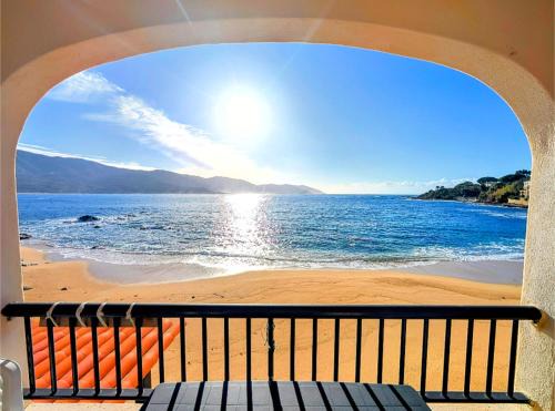 Tiuccia Apartamento | Vue mer pieds dans l'eau grand appart privé T1 bis avec cuisine équipée et salle d'eau Opportunité sur la plage