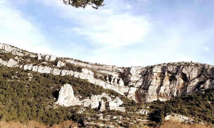 Fontaine-de-Vaucluse Apartamento | Vue panoramique sur le château,montagne et grottes