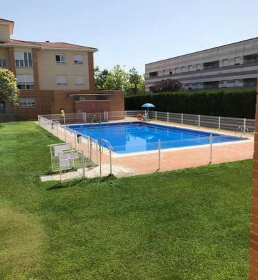 Ciudad Real Apartamento | VUT EL PARQUE -con piscina en verano - APARCAMIENTO EN CALLE Y PARKING GRATIS EN EL CENTRO