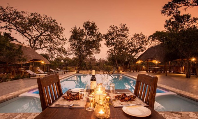 Thorny Bush Game Reserve Hotel | Vuyani River Lodge