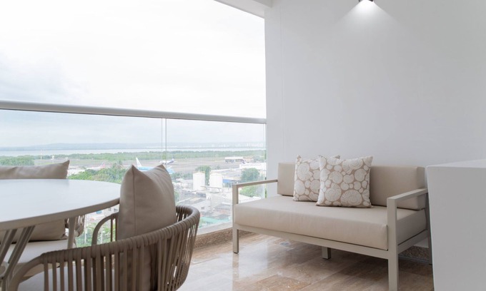 Urbanizacion Eliana Apartamento | w Comfortable Loft w Balcony in Crespo
