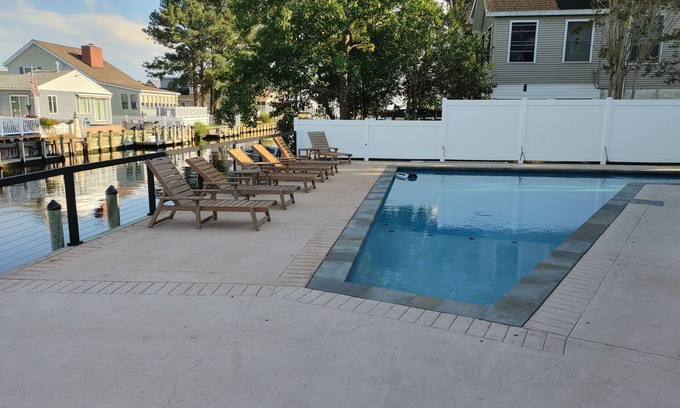 Keen-Wik On the Bay Casa | W. Fenwick Beach Retreat-Saltwater Pool and Canal Front! Minutes to Fenwick & OC