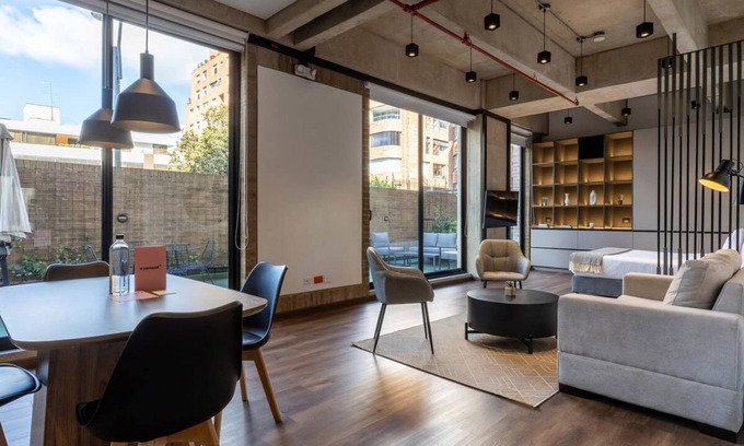 Chico Reservado Apartamento | w Monochrome Loft With Terrace in Parque 93