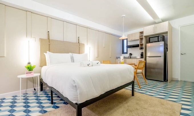 Juan Diaz Apartamento | w* | Monochrome Loft in Santa Ana