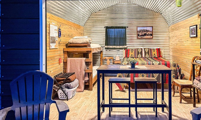 Monticello Cabina | Cabina de acampada Glamour, ropa de cama, duchas con agua caliente y vistas impresionantes