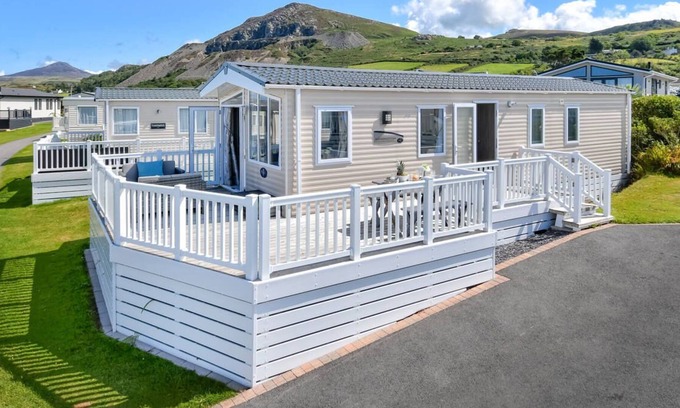 Nefyn Chalet De Esquí | Refugio chic costero contemporáneo en una excelente ubicación en el familiar Aberafon Holiday Park en