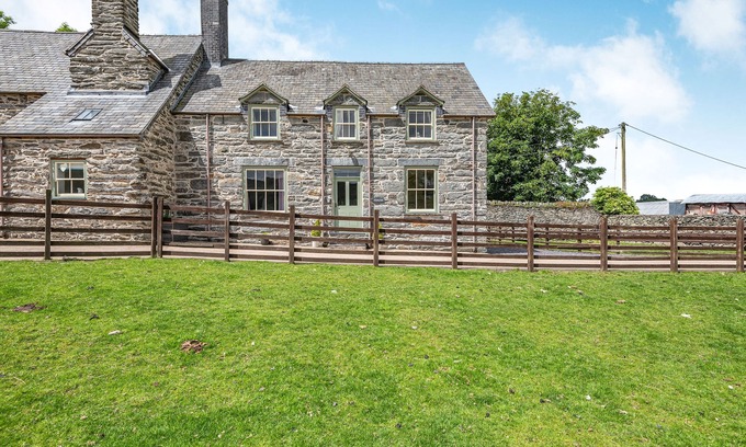 Bala Cabaña | WAEDOG BACH, romántica, con un jardín en Rhos-Y-Gwaliau, Ref 938197