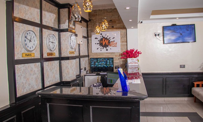 Biashara Hotel | WAFFLES SUITES
