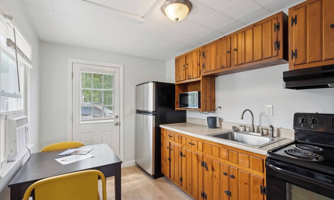 Southern Coast Hotel | Wagon Wheel Motel
