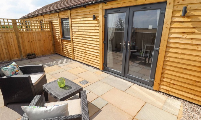 Sandilands Cabaña | WAGTAIL COTTAGE, pet friendly, with a garden in Sutton-On-Sea