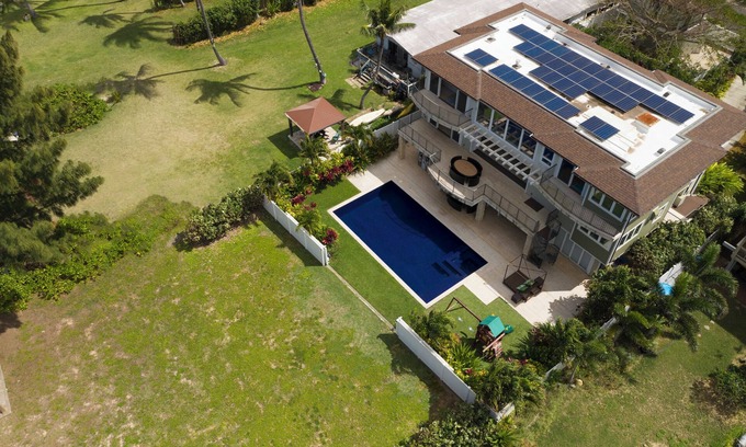 Waialua Casa | Waialua Beachfront Getaway: Oceanview, Walk to Bch! w/Pool/Game room
