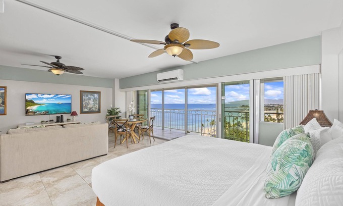 Honolulu Condominio | 13th Floor Waikiki Shore - Ocean-front / King Bed / AC