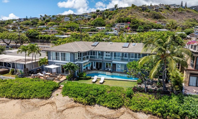 Waialae Iki Ridge Casa | Wailupe Beach Front: Lux Oceanfront w/ Pool, Hot Tub, Beach Access & Stunning Vi