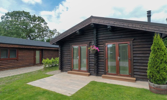 Carlton-in-Cleveland Cabaña | Wainstones Lodge 2