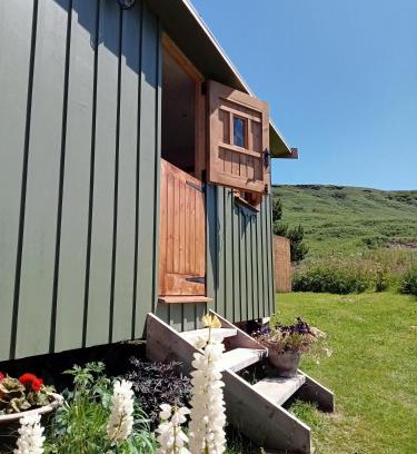 Urra Otro | Wainstones Shepherd's Hut