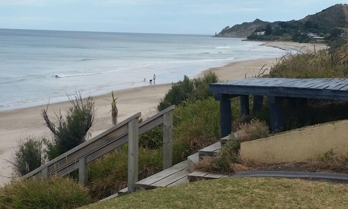 Wainui Apartamento | Wainui Absolute Beachfront Studio Unit