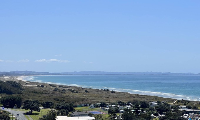 Waipu Cove Casa | Waipu Cove Beach Bach, stunning ocean views and 5 mins walk to the beach