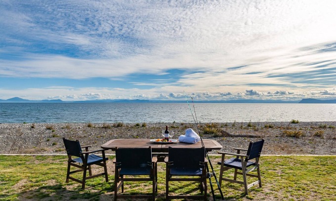 Waitahanui Casa | Waitahanui Lakefront Escape - Waitahanui Home
