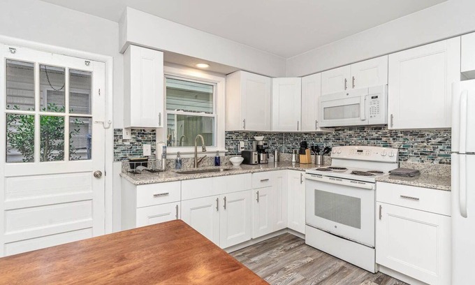 Northeast Virginia Beach Casa | Wake Forest Bungalow - Suite B