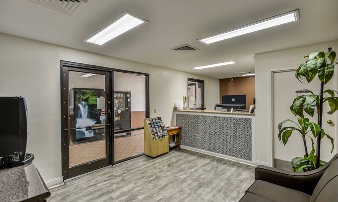 East Raleigh Hotel | Wake Inn