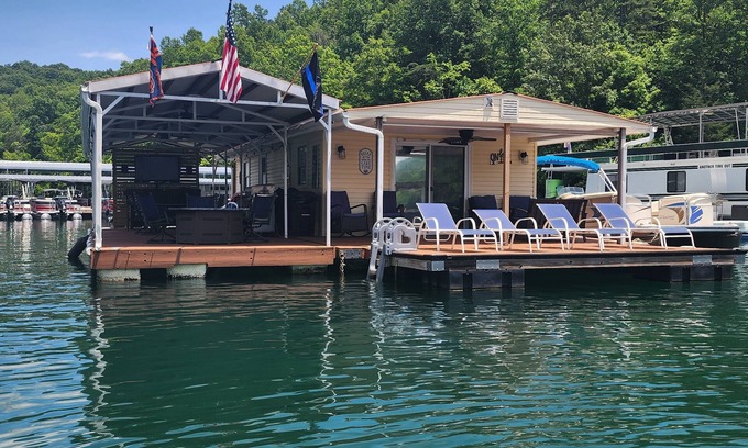 Big Creek Casa | WAKE N' UP (Floating House @ Whitman Hollow)