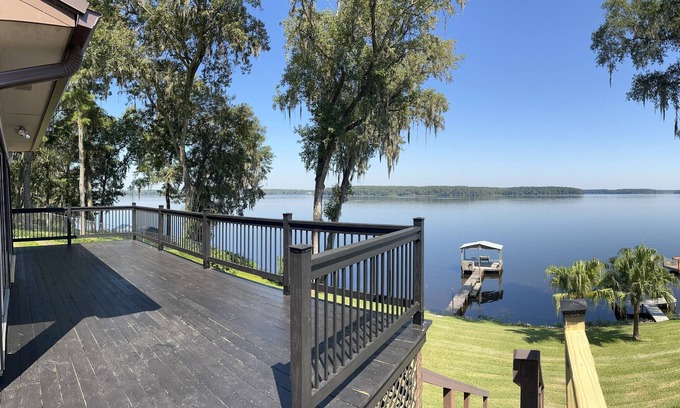 Tallahassee Chalet De Esquí | Wake to 180 lake sunrise & sunset views! Family, Fishing, Fun!