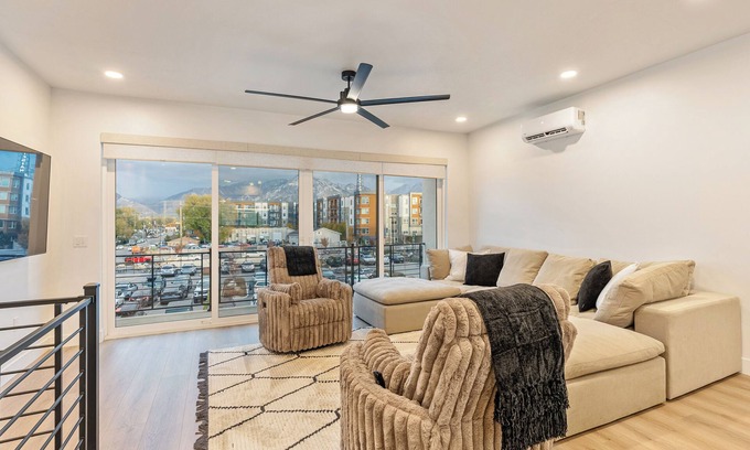Millcreek Casa | Wake to breathtaking views! - WIFI/FIREPLACE/AC
