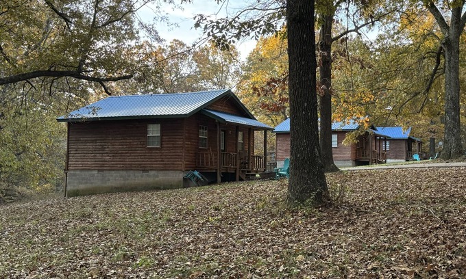 Harrison Cabina | Wake up in the country while only being minutes from all the activities.