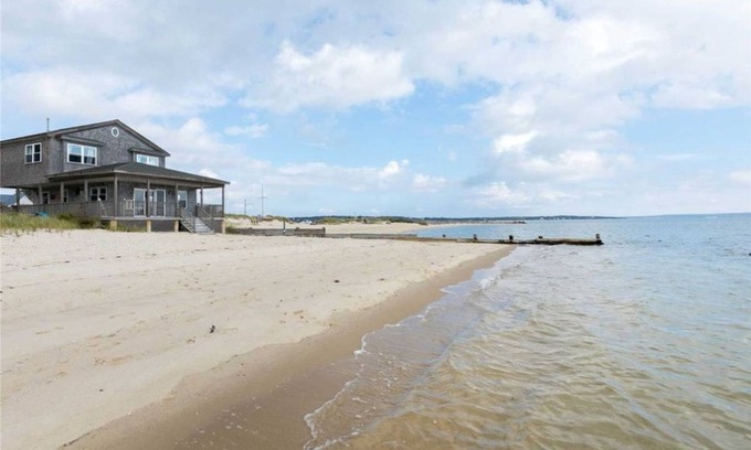 New Suffolk Casa | Wake up on a Private Beach