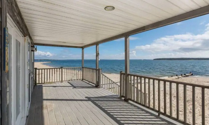 New Suffolk Cabaña | Wake up on the Beach