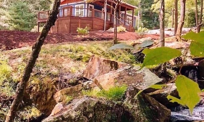 Etowah Cabaña | Wake up to a waterfall. Near Dupont, Brevard, Hendersonville.