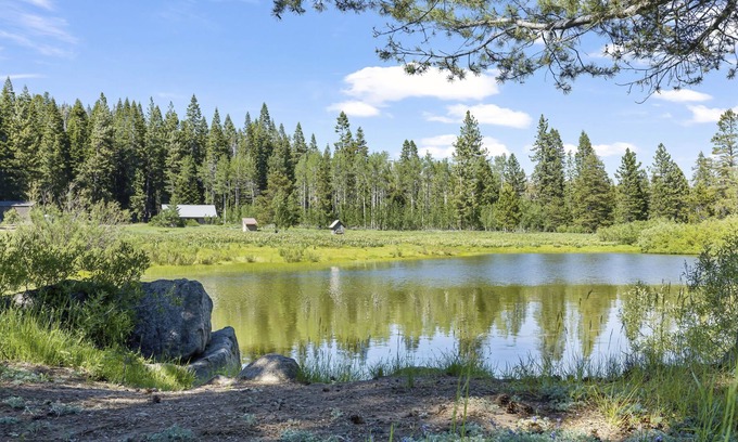 Arnold Cabina | Wake up to Coffee on the Deck and this view #SH596 by Bear Valley Vacation Rentals